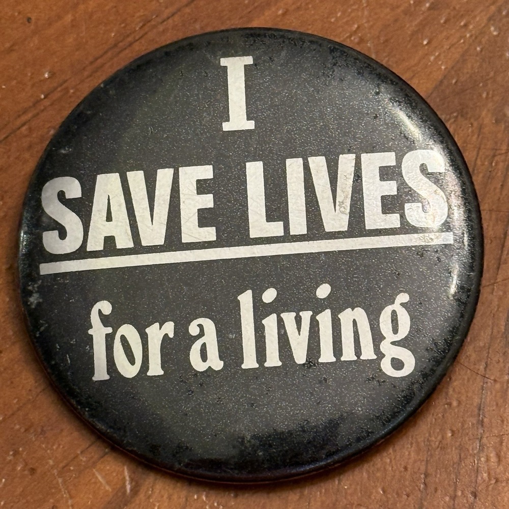 I Save Lives For A Living Vintage Pinback Button Pin Round Circle